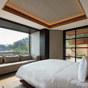 Ying Cui Mountain View Grand Suite